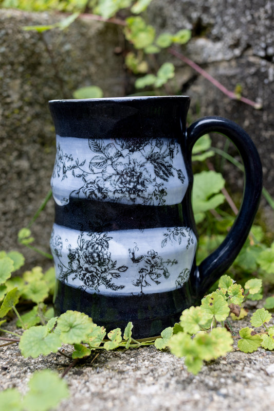 Midnight Bloom Mug – 16oz