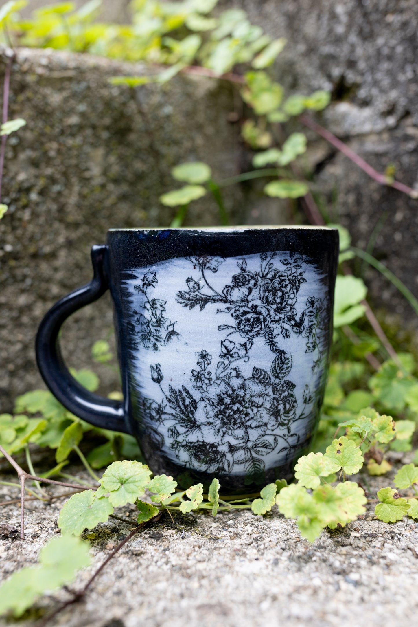 Midnight Bloom Mug – 12oz